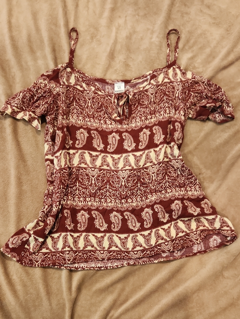 Off-Shoulder Paisley Print Top in Burgundy Cream